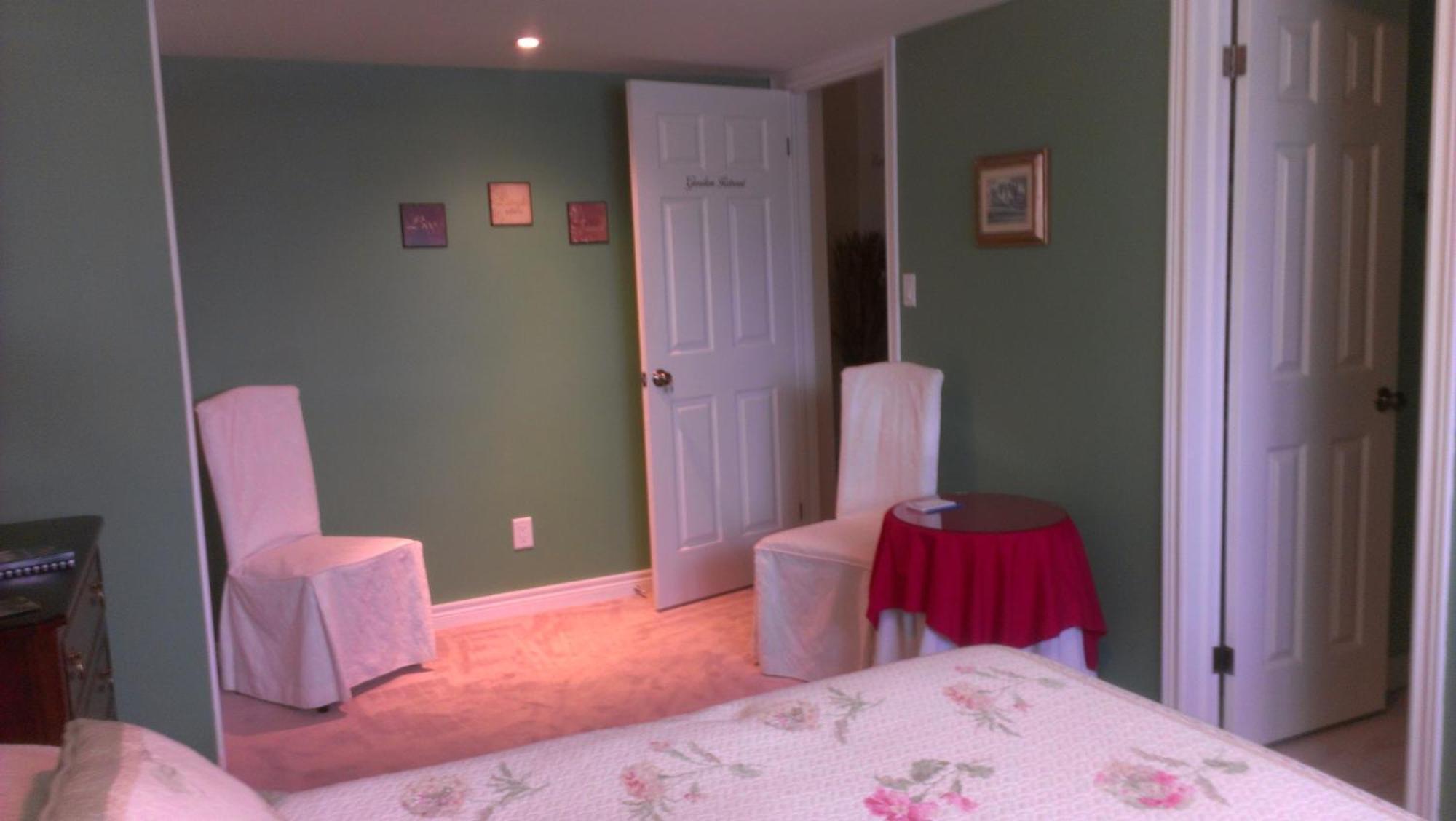 A Li'L Bit Of Eden Bed & Breakfast Niagara-on-the-Lake Room photo